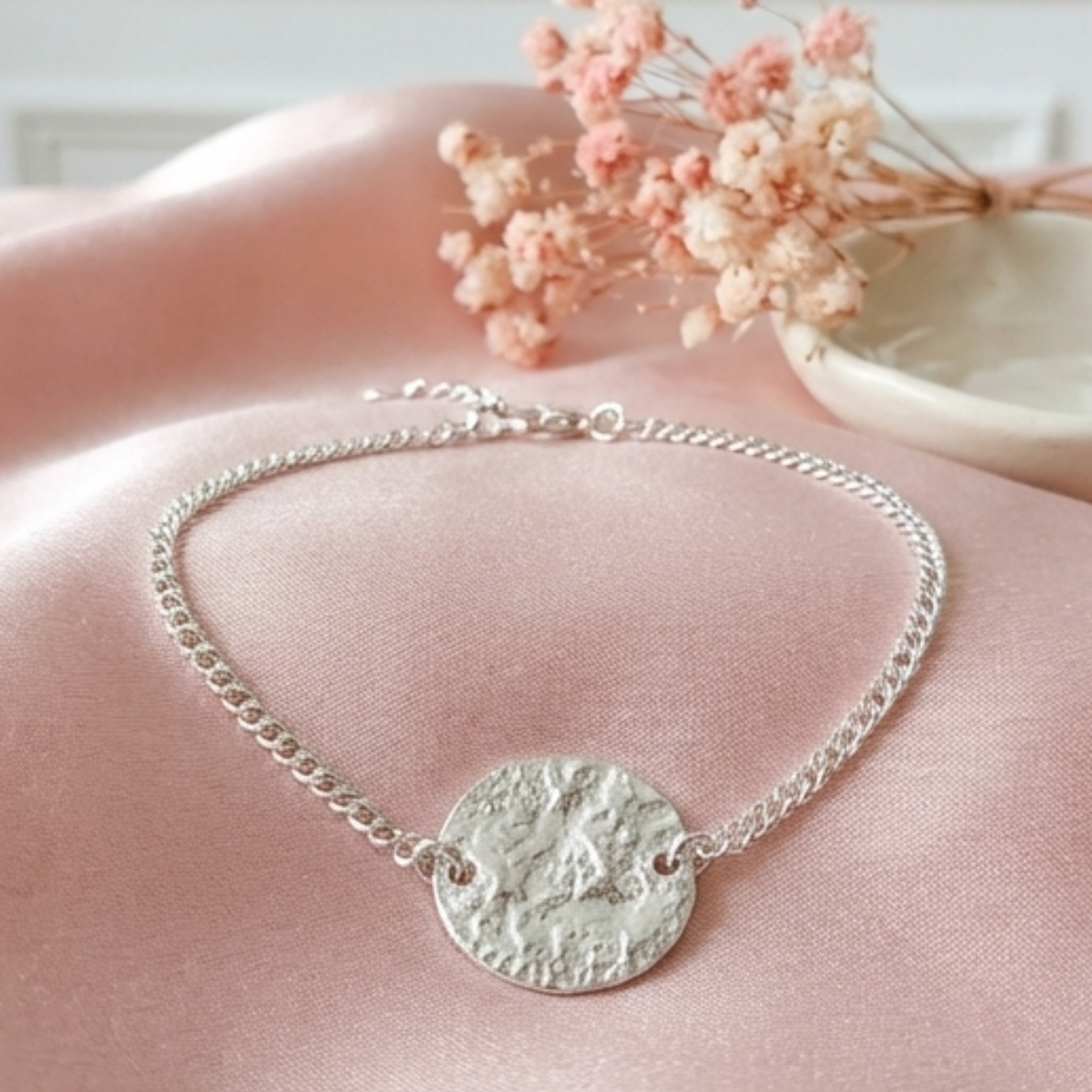 bracelet-chaine-argent-massif-925-chaine-gourmette-medaille-martelée-l-insolente-bijoux