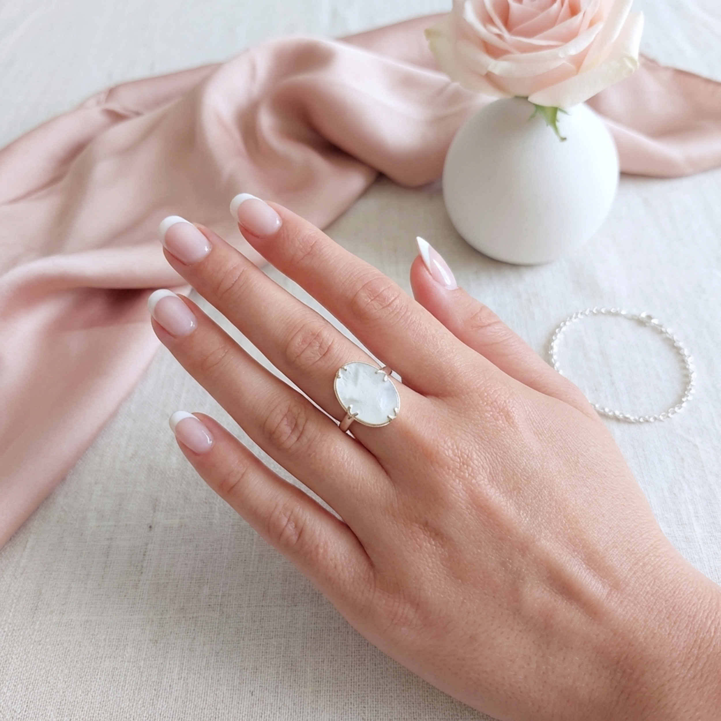 bague-argent-massif-925-reglable-femme-cabochon-nacre-naturelle-l-insolente-bijoux