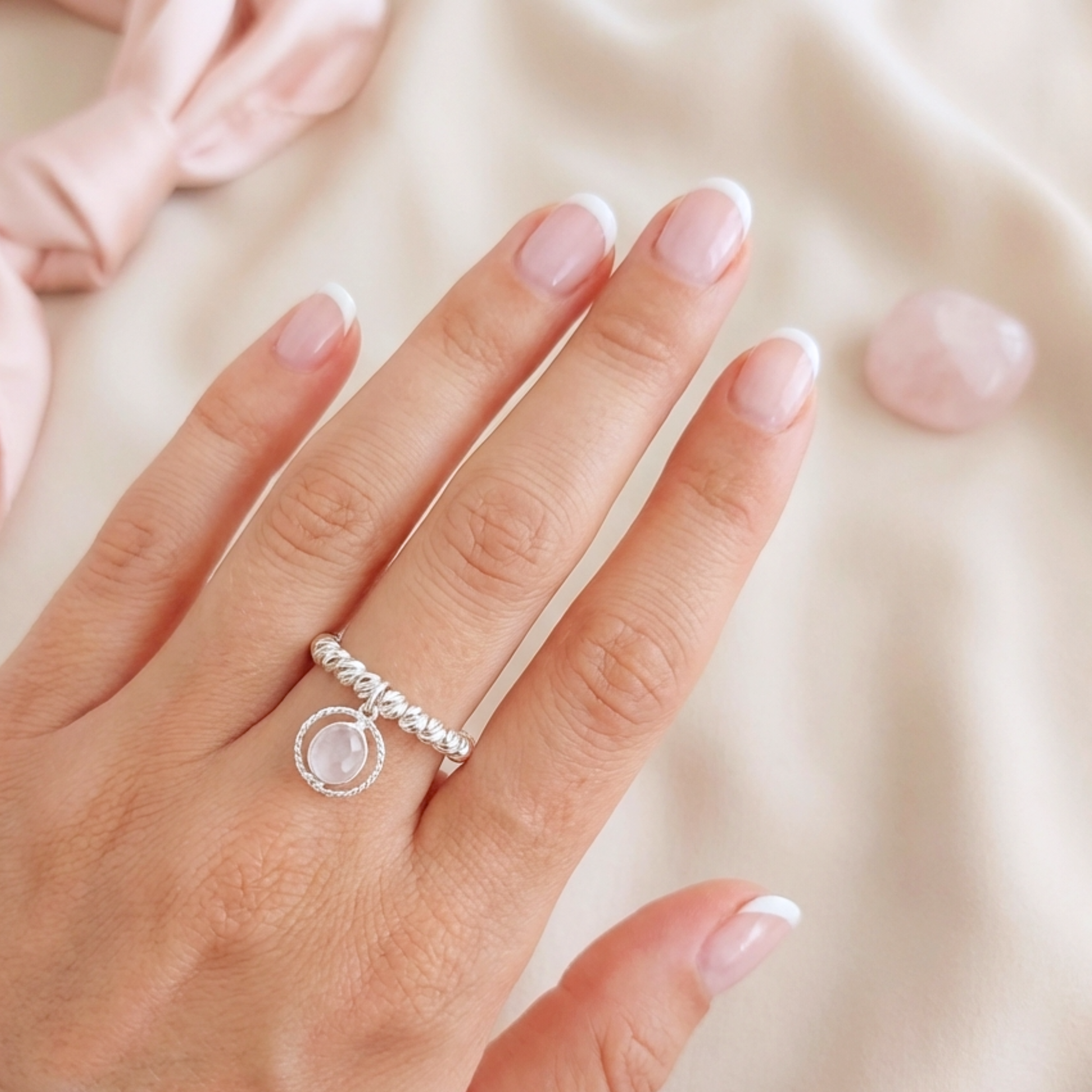 bague-argent-massif-925-elastique-femme-quartz-rose-l-insolente-bijoux-français