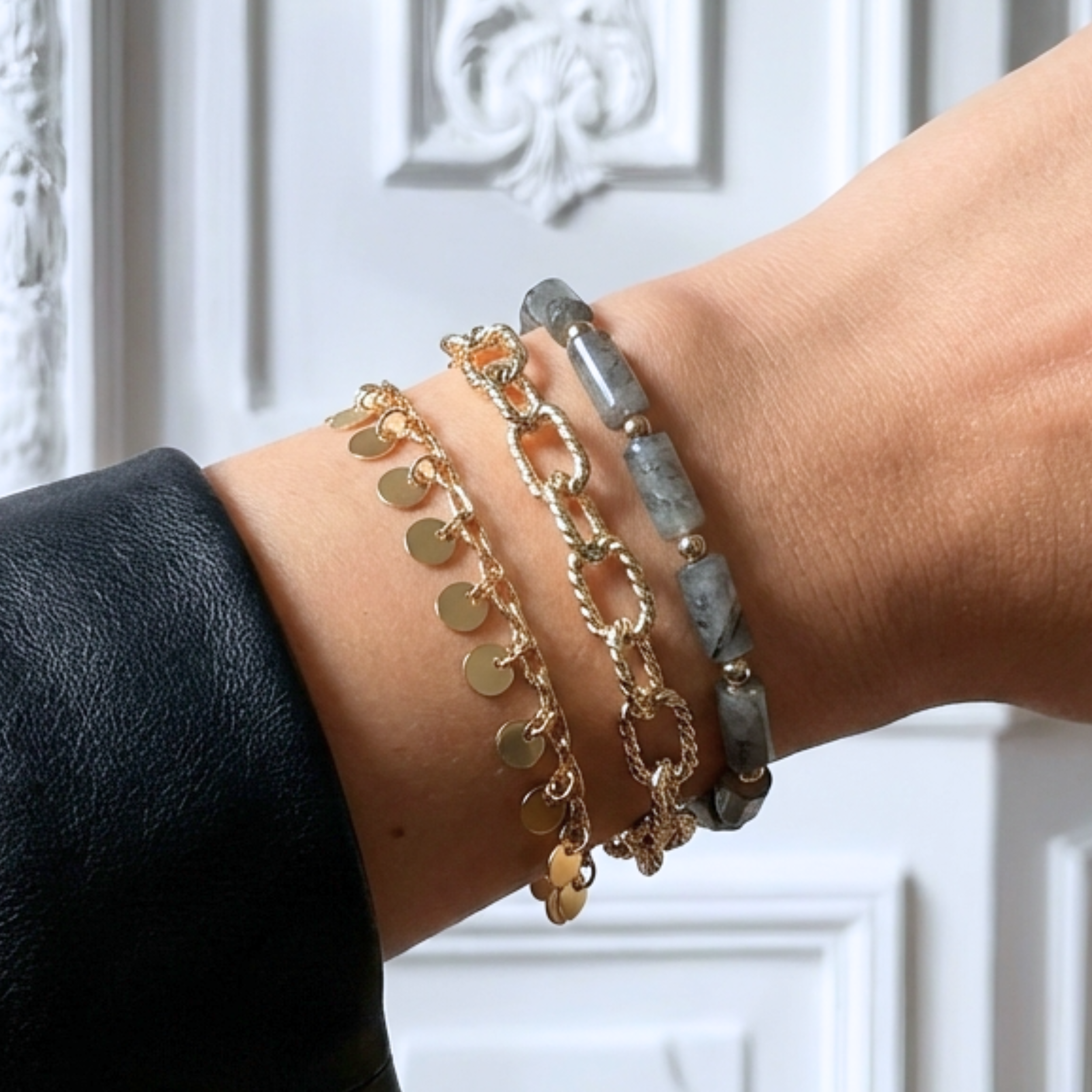bracelet-doré-femme-pampilles-pastilles-breloques-doré-24-carats-linsolente-bijoux-français