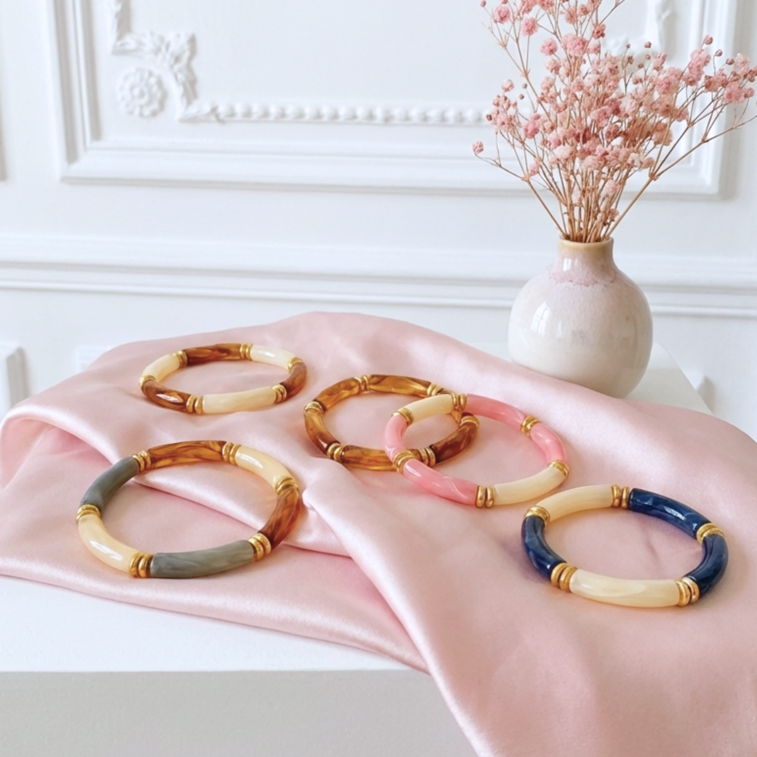 bracelet-elastique-jonc-tube-acrylique-simone-l-insolente-bijoux-rose (6)