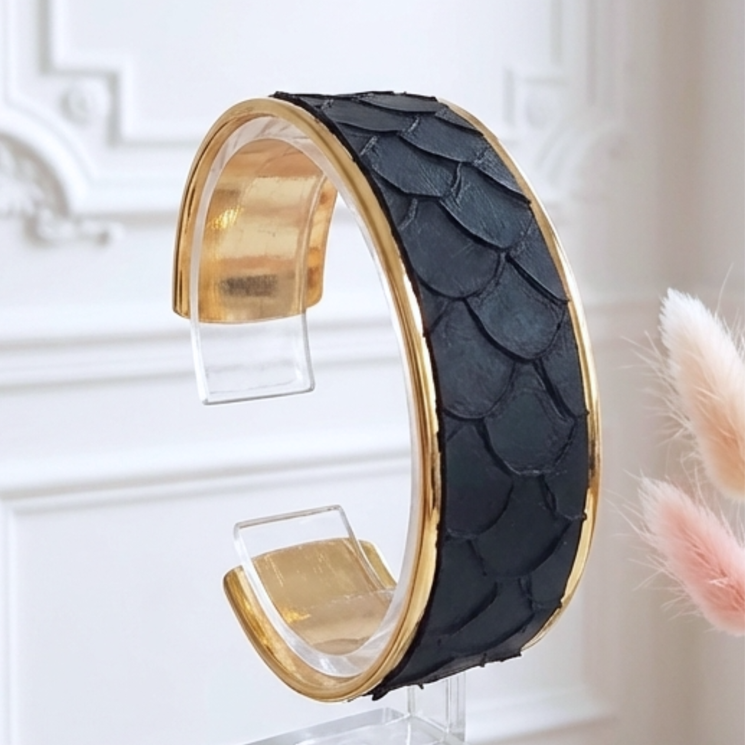 bracelet-femme- manchette-cuir-véritable-georgia-noir-mat-l-insolente-bijoux