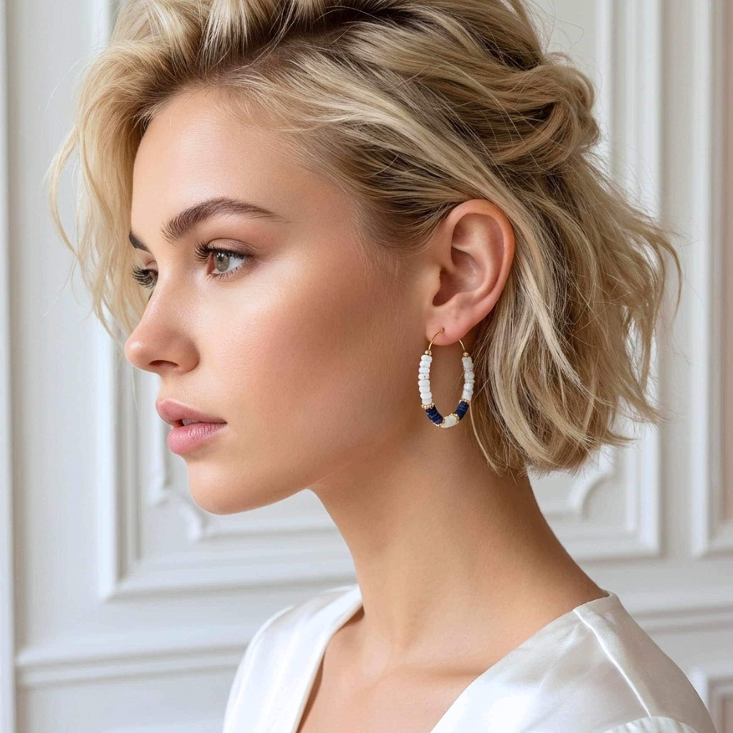 boucles-d-oreilles-creoles-gold-filled-nacre-et-lapis-lazuli-l-insolente-bijoux (5)