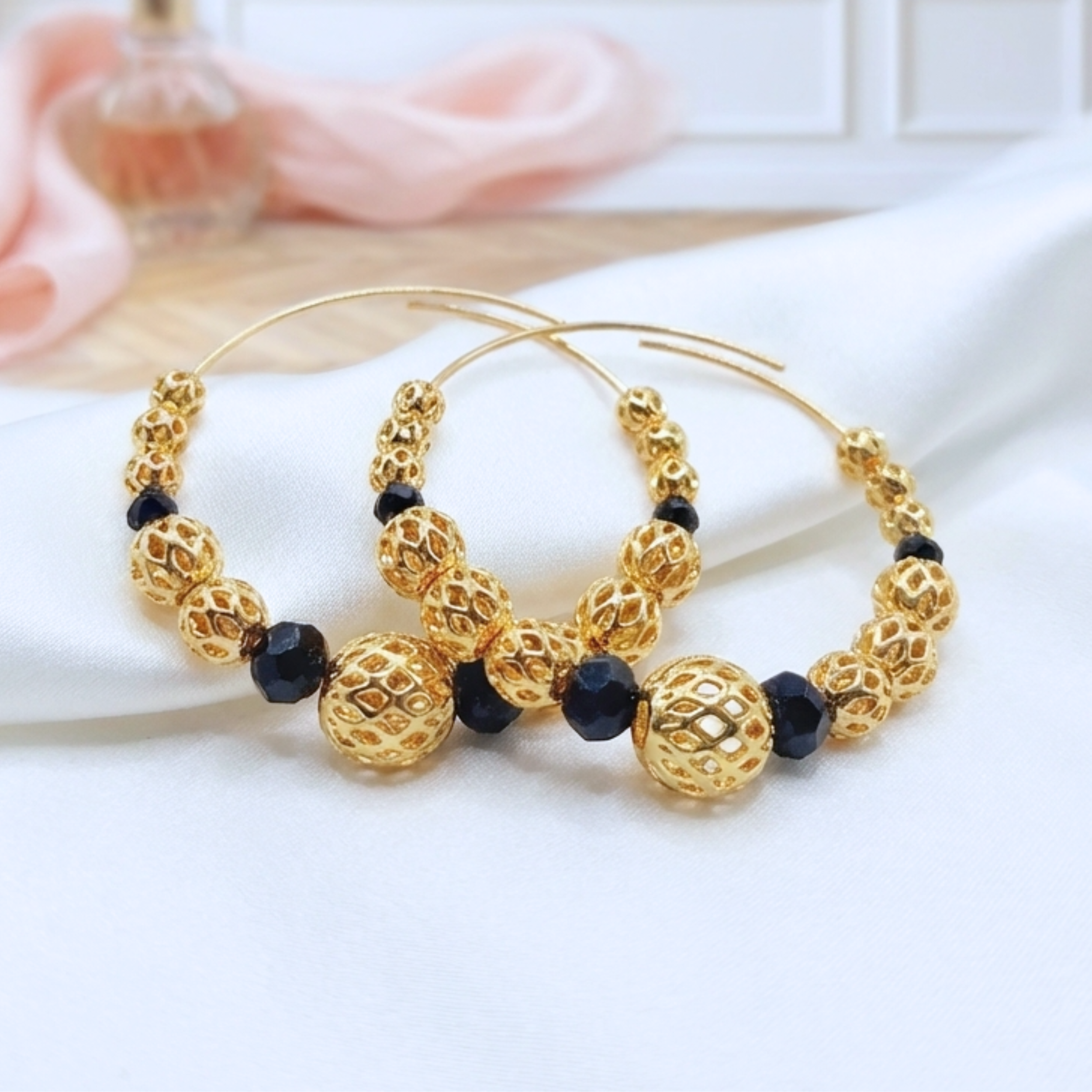 boucles-d-oreilles-creoles-boheme-chic-or-perles-noire-l-insolente-bijoux (3)
