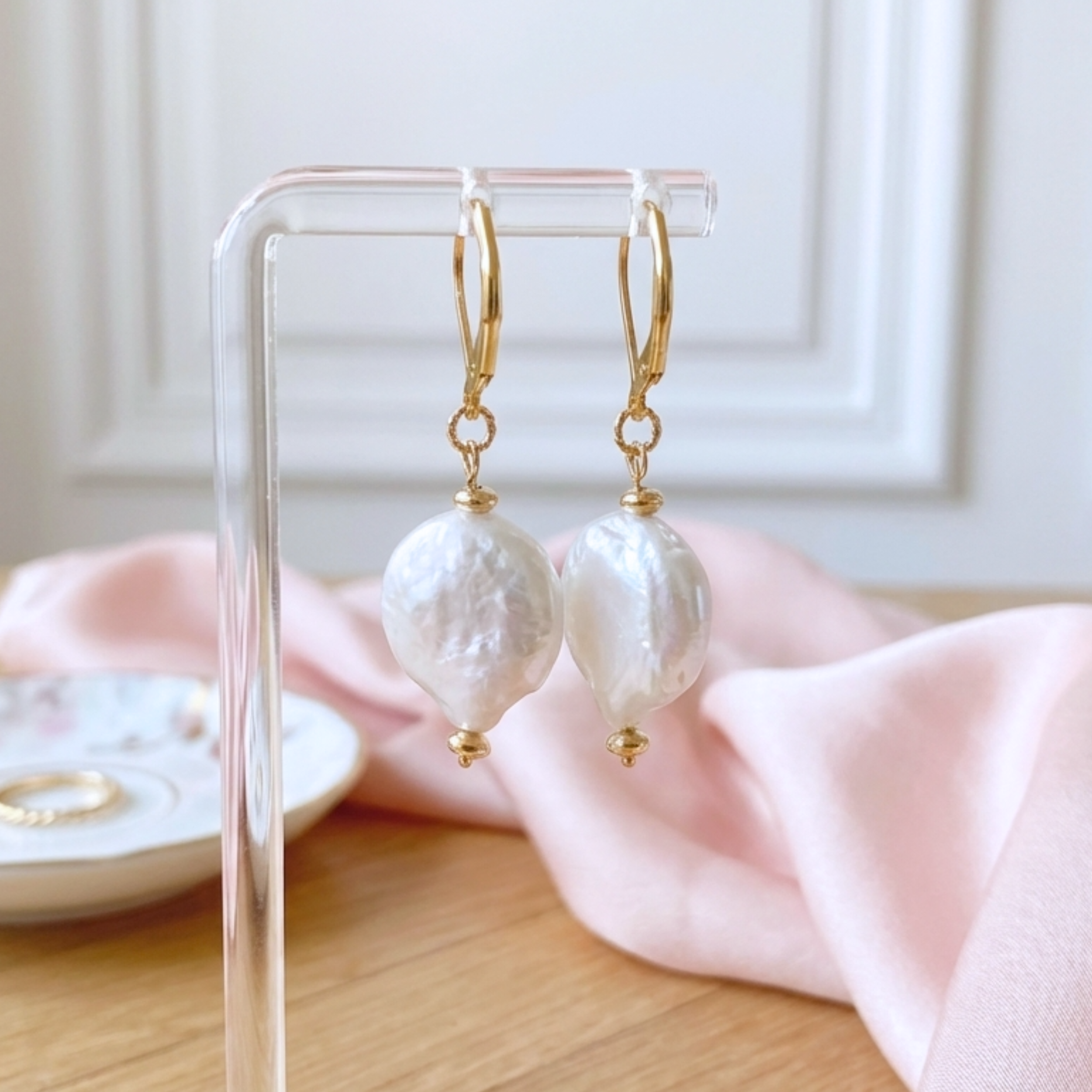 boucles-d-oreilles-dormeuses-gold-filled-perle-eau-douce-veritable-baroque--femme-linsolente-bijoux