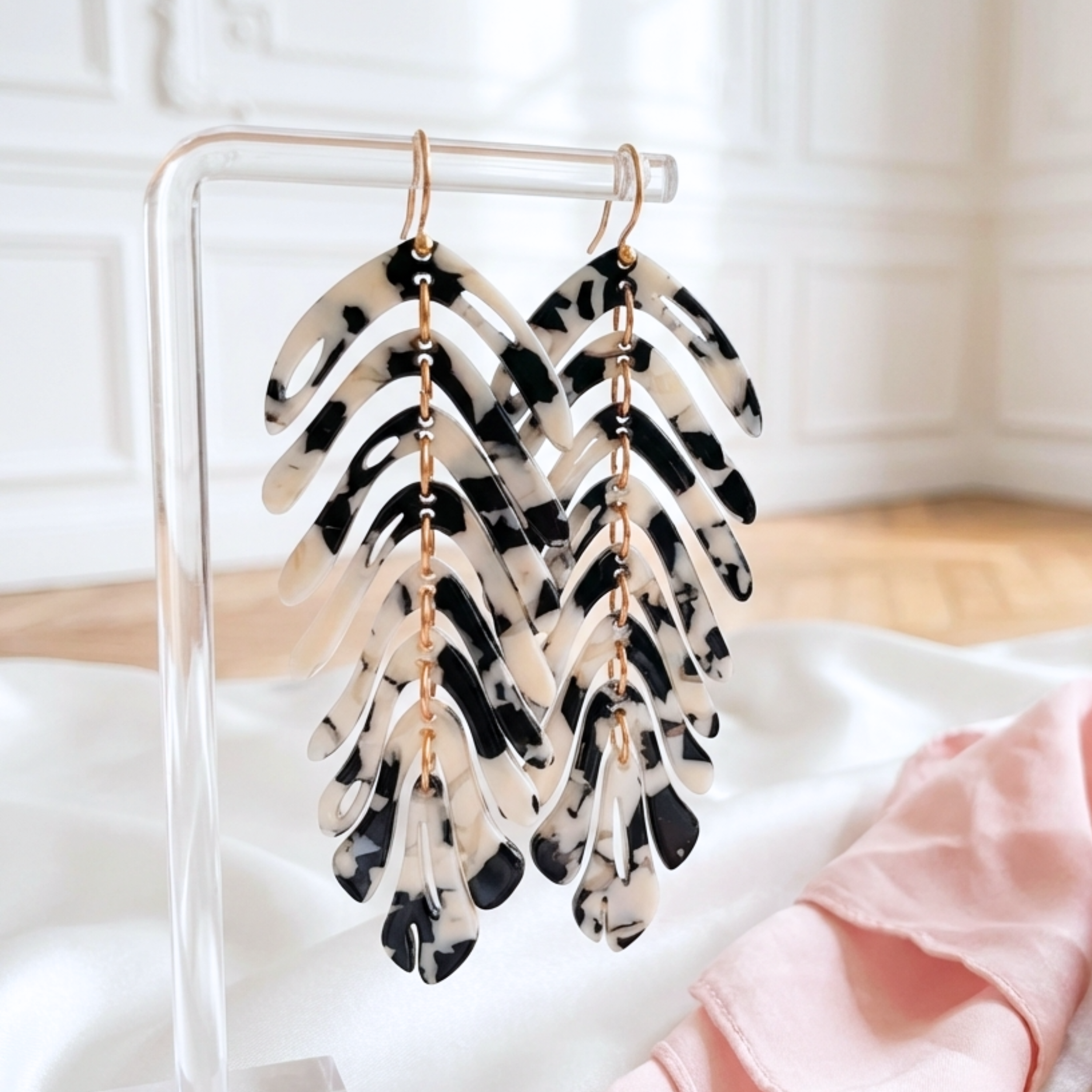 boucles-doreilles-pendantes-Gold filled-angela-linsolentebijoux-noire (2)