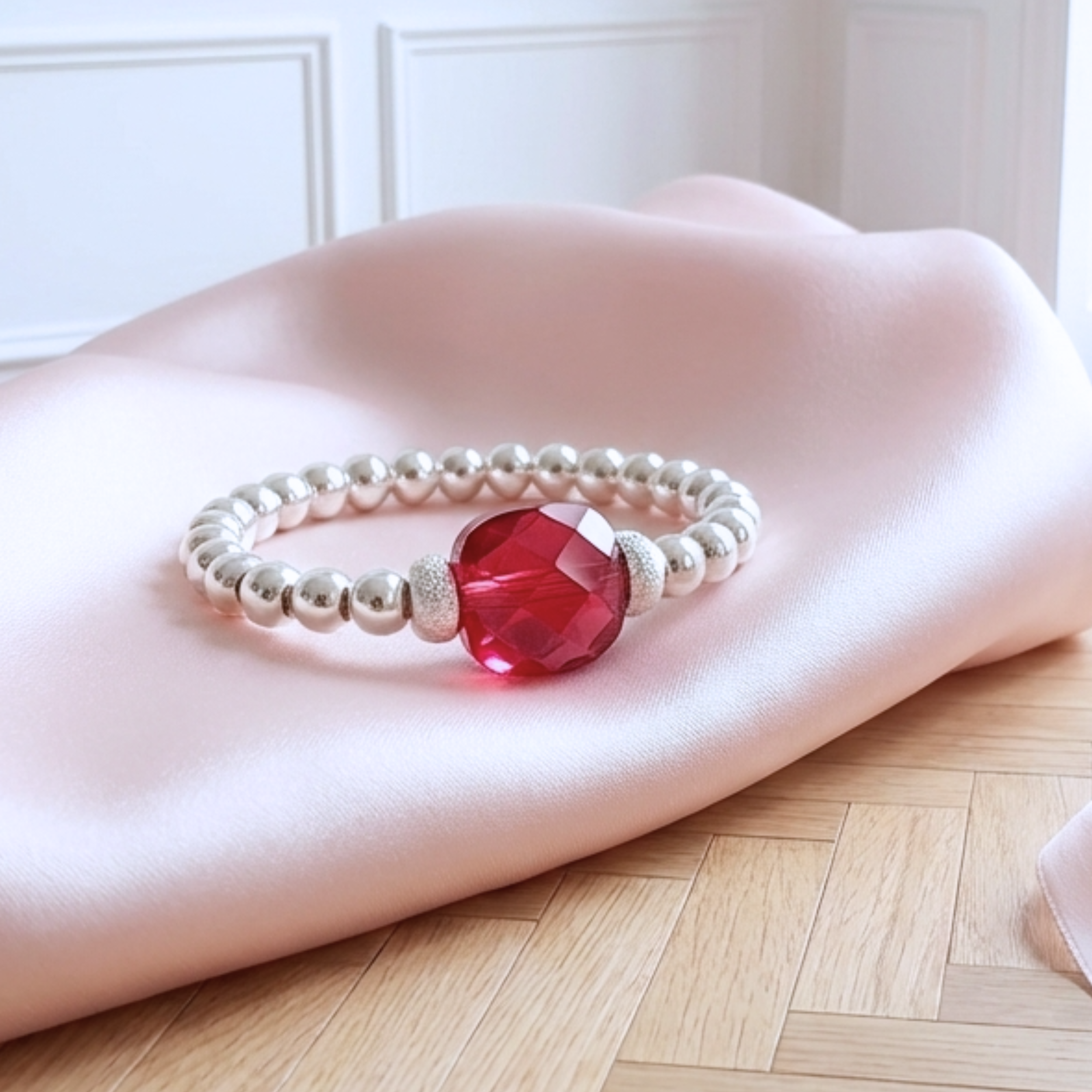 bague-argent-925-massif-elastique-perle-carree-facettee-taille-coussin-l-insolente-bijoux-elisa-rouge-cerise