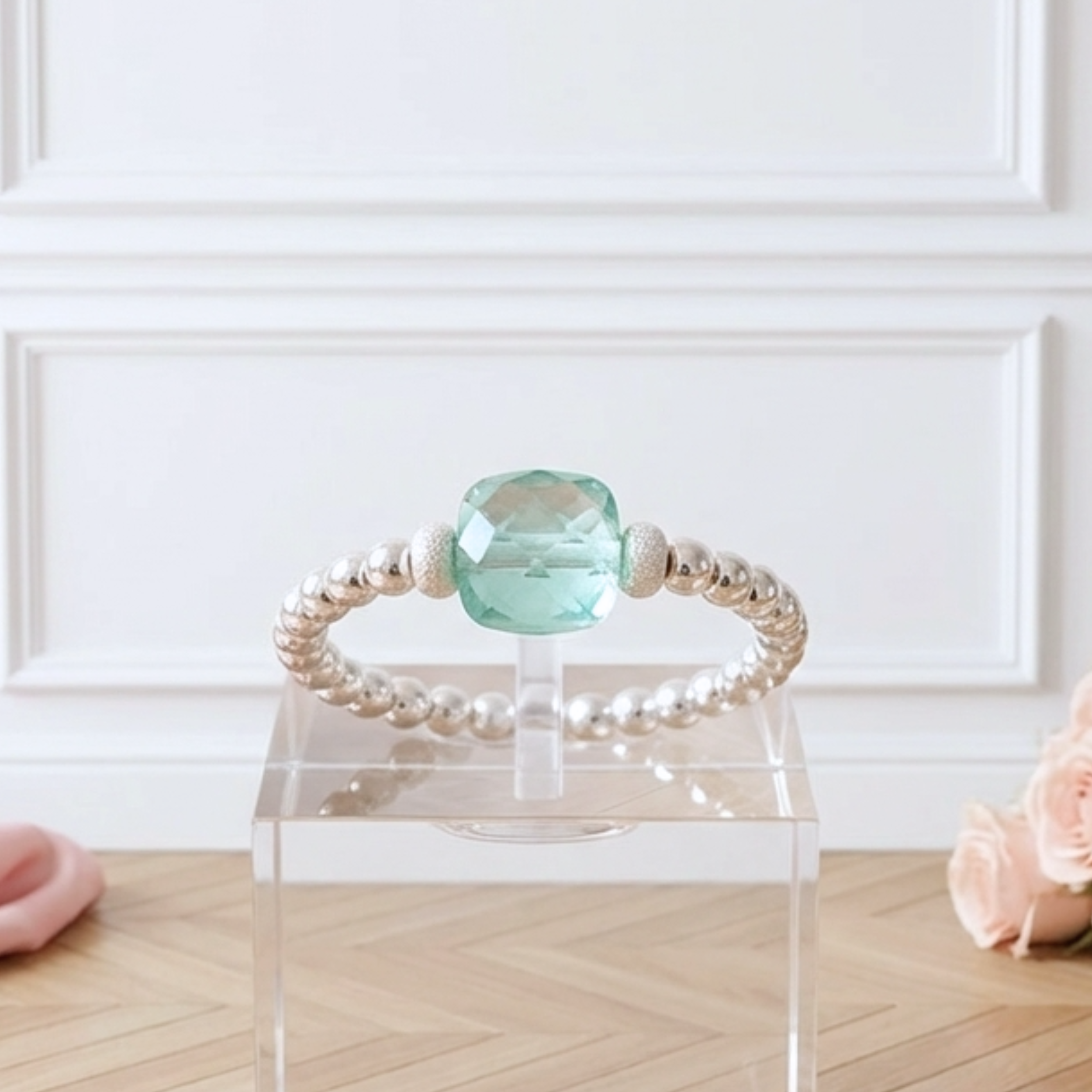 bague-argent-925-massif-elastique-perle-carree-facettee-taille-coussin-l-insolente-bijoux-elisa-vert-clair