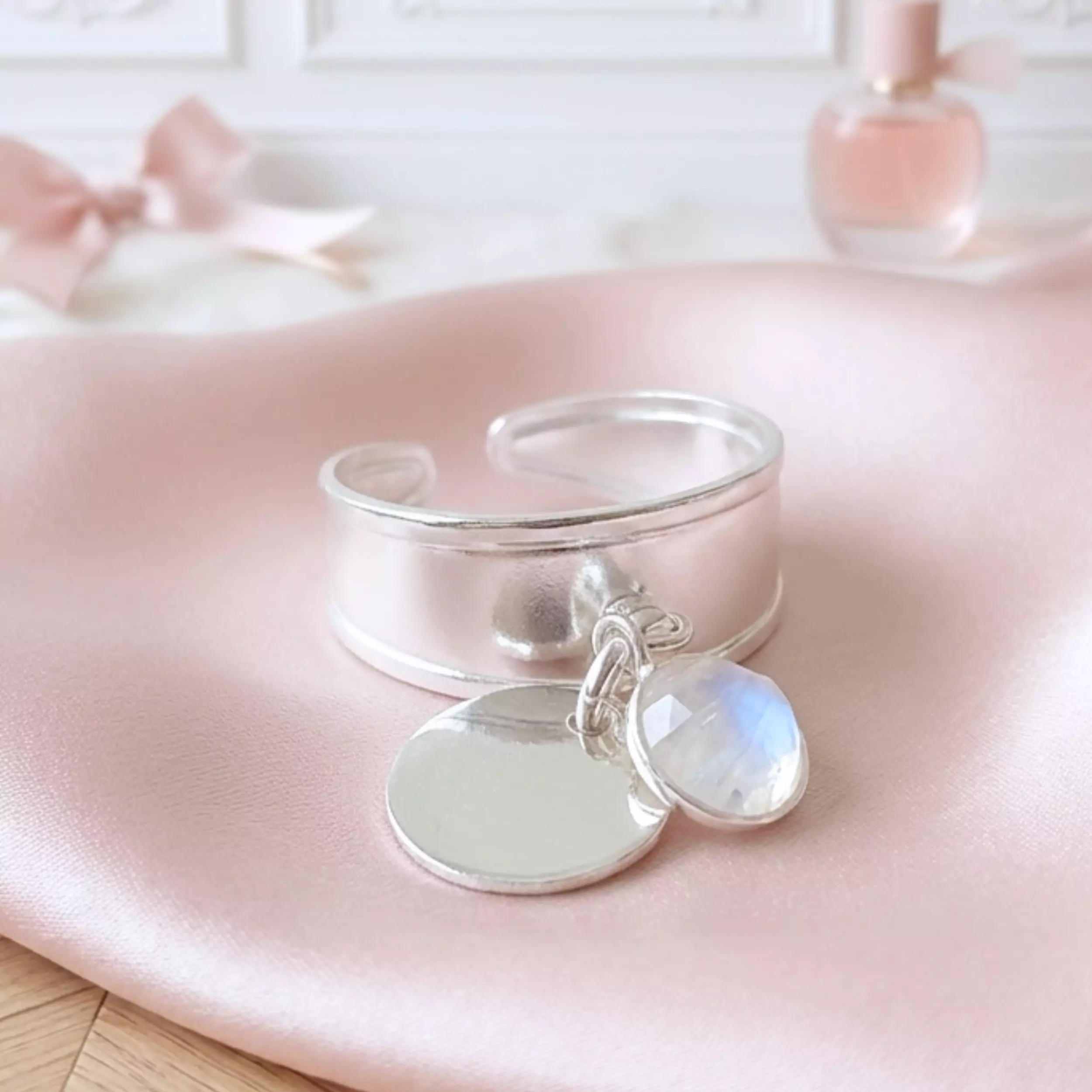 Bague réglable cabochon pierre de lune FLORA argent 925 — L'Insolente Bijoux