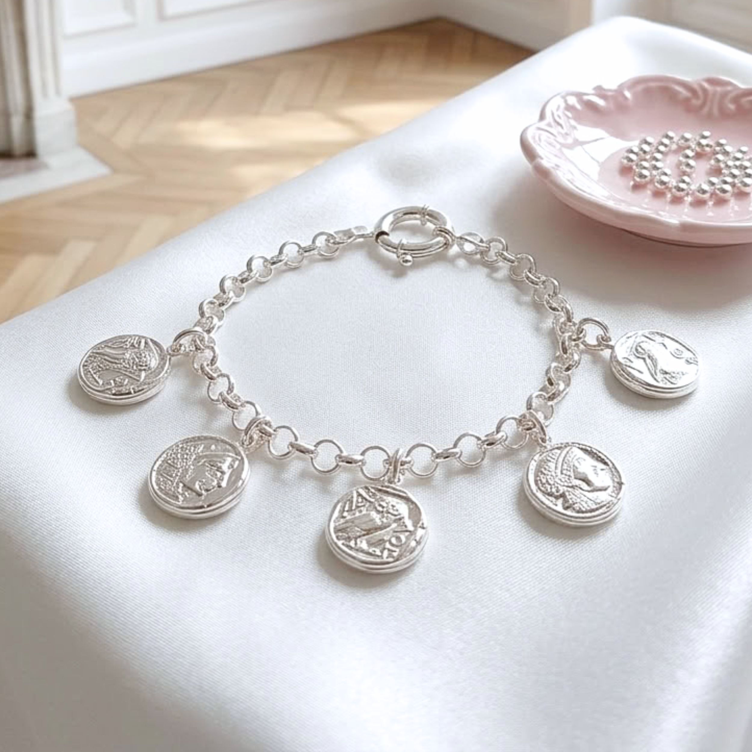 bracelet-femme-pampilles-argent-925-massif-5-medailles-grecque-breloque-linsolente-bijoux (2)