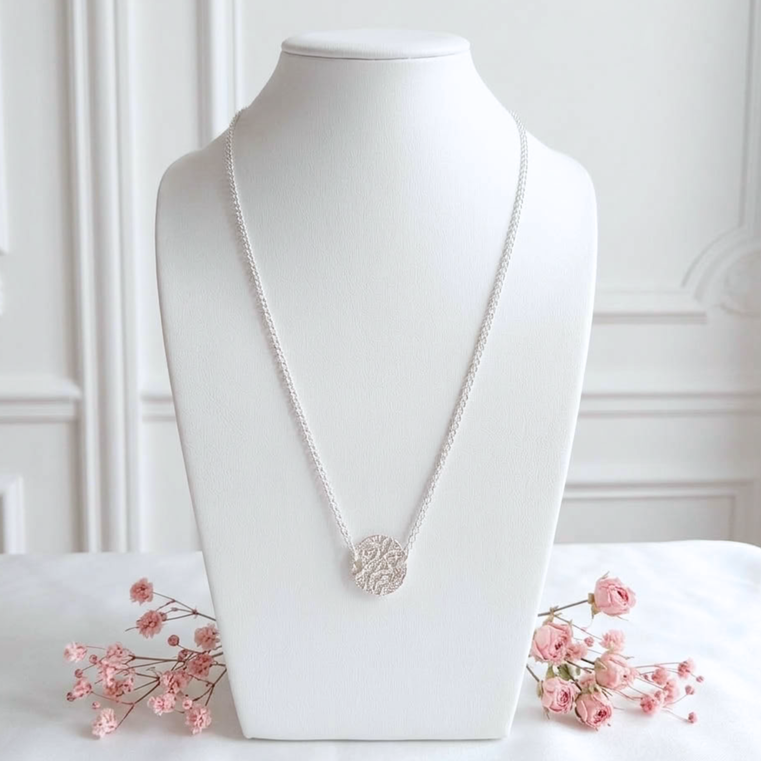 collier-femme-argent-925-massif-medaille-martelee-ras-de-cou-linsolente-bijoux