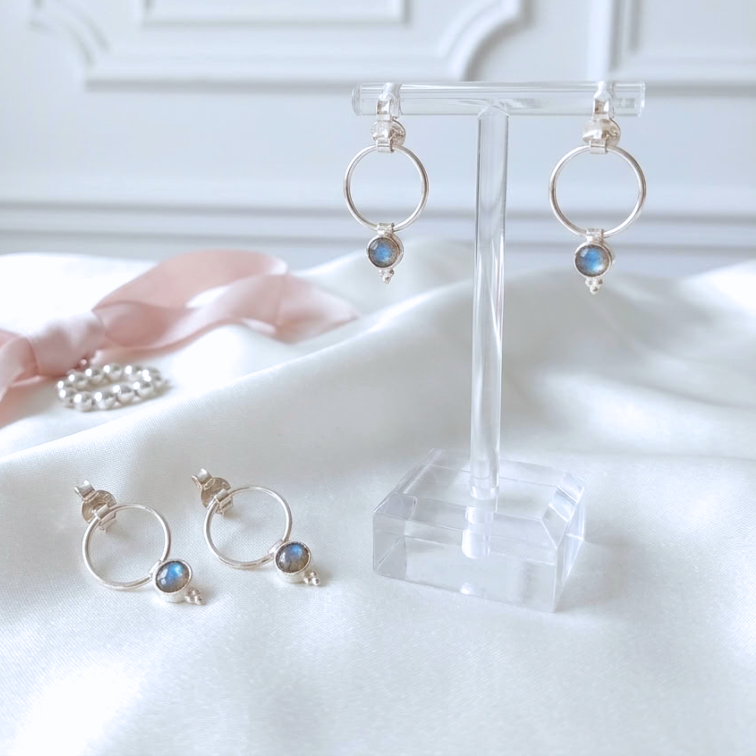 boucles-d-oreilles-puces-argent-925-massif-cabochon-labradorite-veritable-femme-lithotherapie-linsolente-bijoux