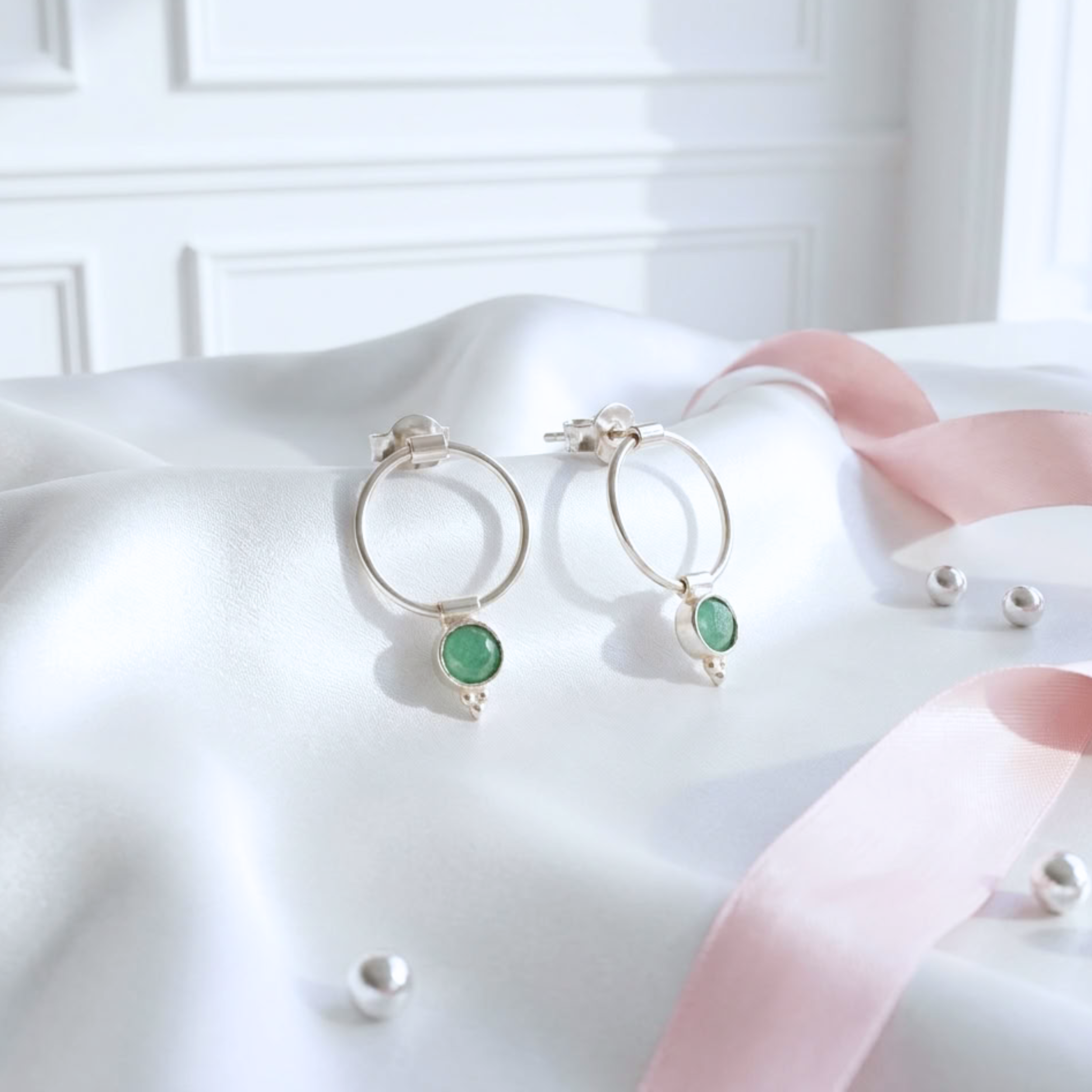 boucles-d-oreilles-puces-argent-925-massif-cabochon-aventurine-verte-veritable-femme-lithotherapie-l-insolente-bijoux