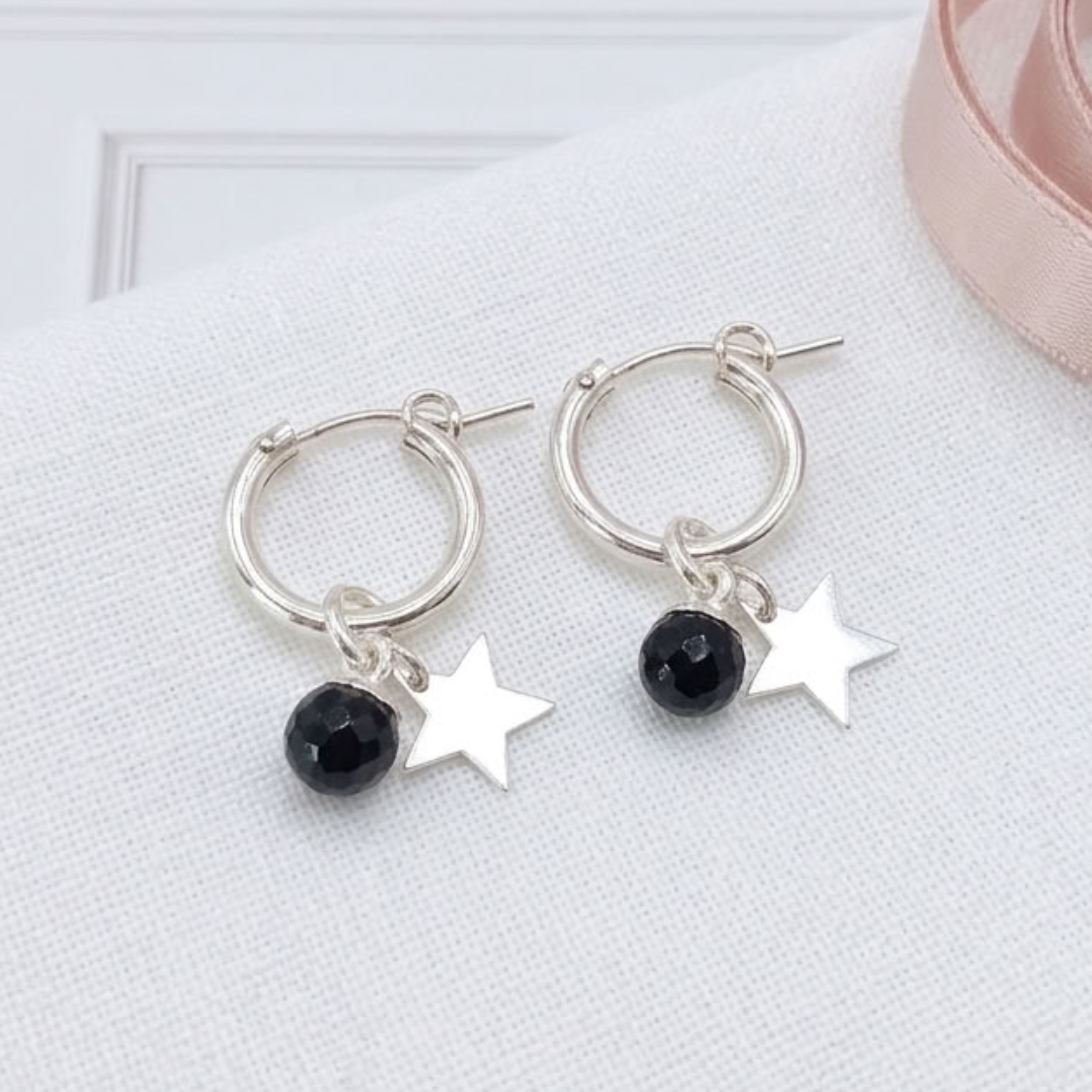 boucles-d-oreilles-creoles-argent-925-massif-etoile-onyx-noir-lithotherapie-femme-linsolente-bijoux
