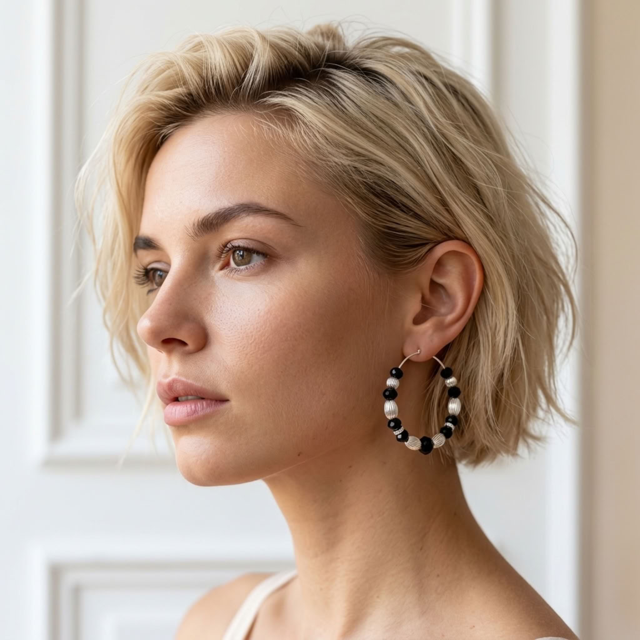 boucles-d-oreilles-creoles-argent-925-massif-femme-perles-striees-verre-noir-l-insolente-bijoux
