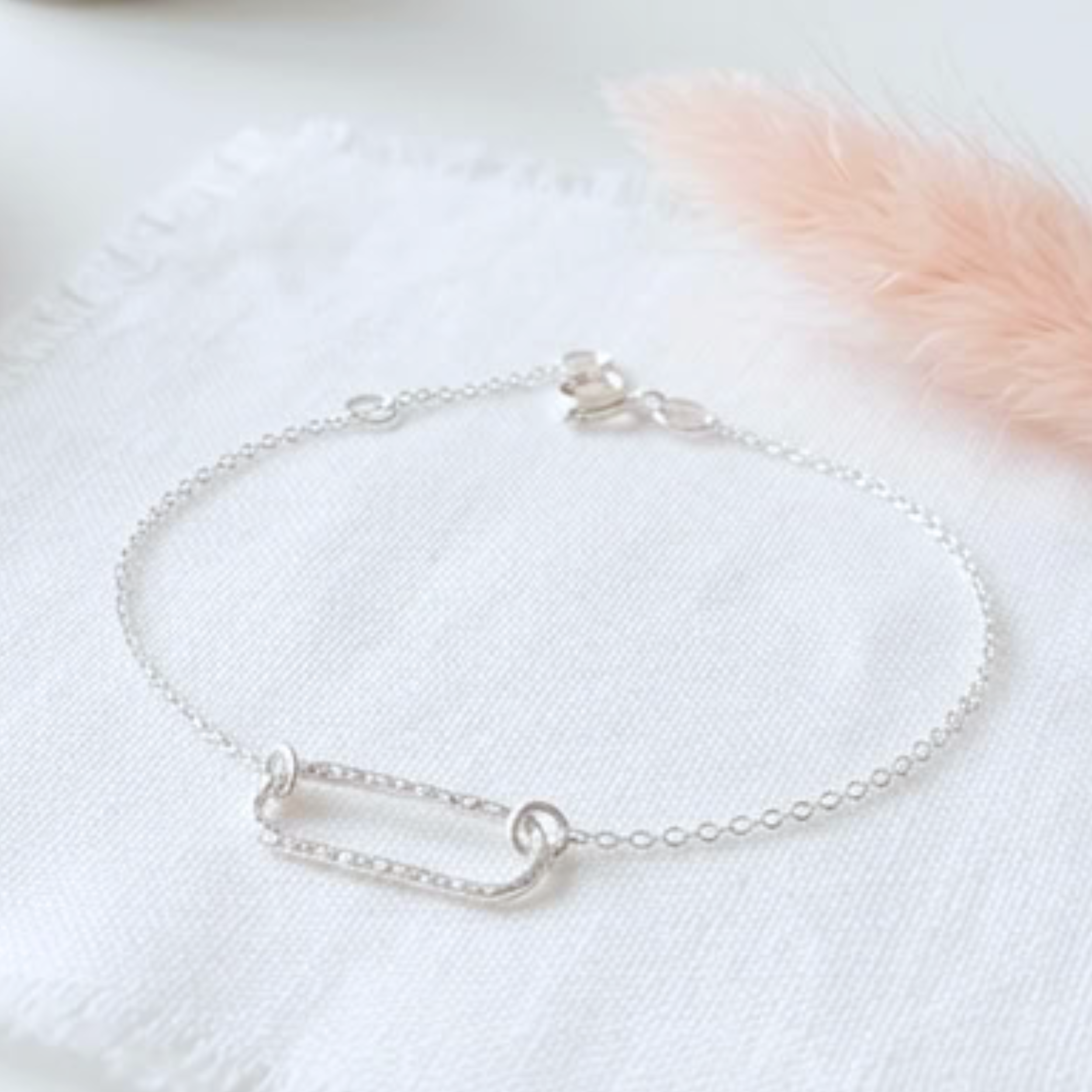 bracelet-femme-argent-925-massif-chaine-fine-ovale-pendentif-diamanté-ciselé-l-insolente-bijoux