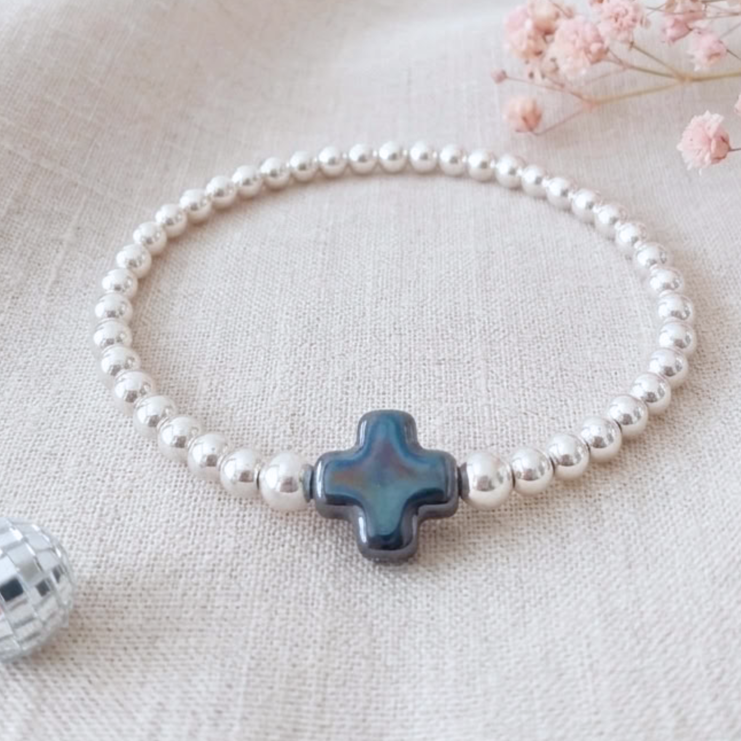 bracelet-perles-argent-massif-925-femme-elastique-croix-ceramique-l-insolente-bijoux-artisanat-français
