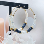boucles-d-oreilles-creoles-nacre-et-lapis-lazuli-l-insolente-bijoux