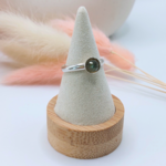 bague-argent-massif-cabochon-labradorite-l-insolente-bijoux