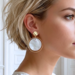 boucles-d-oreilles-créoles-femme-or-nacre-blanche-naturelle-l-insolente-bijoux