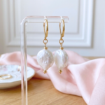boucles-d-oreilles-dormeuses-gold-filled-perle-eau-douce-veritable-baroque--femme-linsolente-bijoux