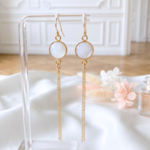 boucles-d-oreilles-femme-Gold-Filled-chaines-pendantes-nacre-naturelle-l-insolente-bijoux