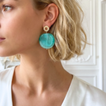 boucles-d-oreilles-soleil-dore-resine-marbre-vert-l-insolente-bijoux (5)