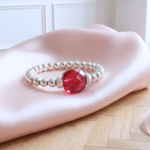 bague-argent-925-massif-elastique-perle-carree-facettee-taille-coussin-l-insolente-bijoux-elisa-rouge-cerise