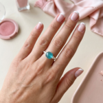 bague-argent-925-massif-elastique-perle-carree-facettee-taille-coussin-l-insolente-bijoux-elisa-vert-emeraude (2)
