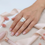 bague-reglable-ajustable-argent-925-femme-cabochon-pierre-de-lune-naturelle-lithotherapie-veritable-pastille-flora-linsolente-bijoux