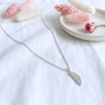 collier-argent-925-massif-femme-pendentif-feuille-plume-chaine-facettee-brillante-l-insolente-bijoux