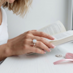 bague-argent-925-massif-ajustable-cabochon-pierre-de-lune-l-insolente-bijoux
