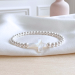 bracelet-perles-argent-massif-925-femme-elastique-croix-nacre-l-insolente-bijoux-artisanal-français