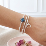 bracelet-perles-argent-925-massif-femme-elastique-croix-ceramique-l-insolente-bijoux-janice-dark