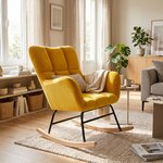 Rocking chair London Chic velours jaune soleil dans un salon lumineux