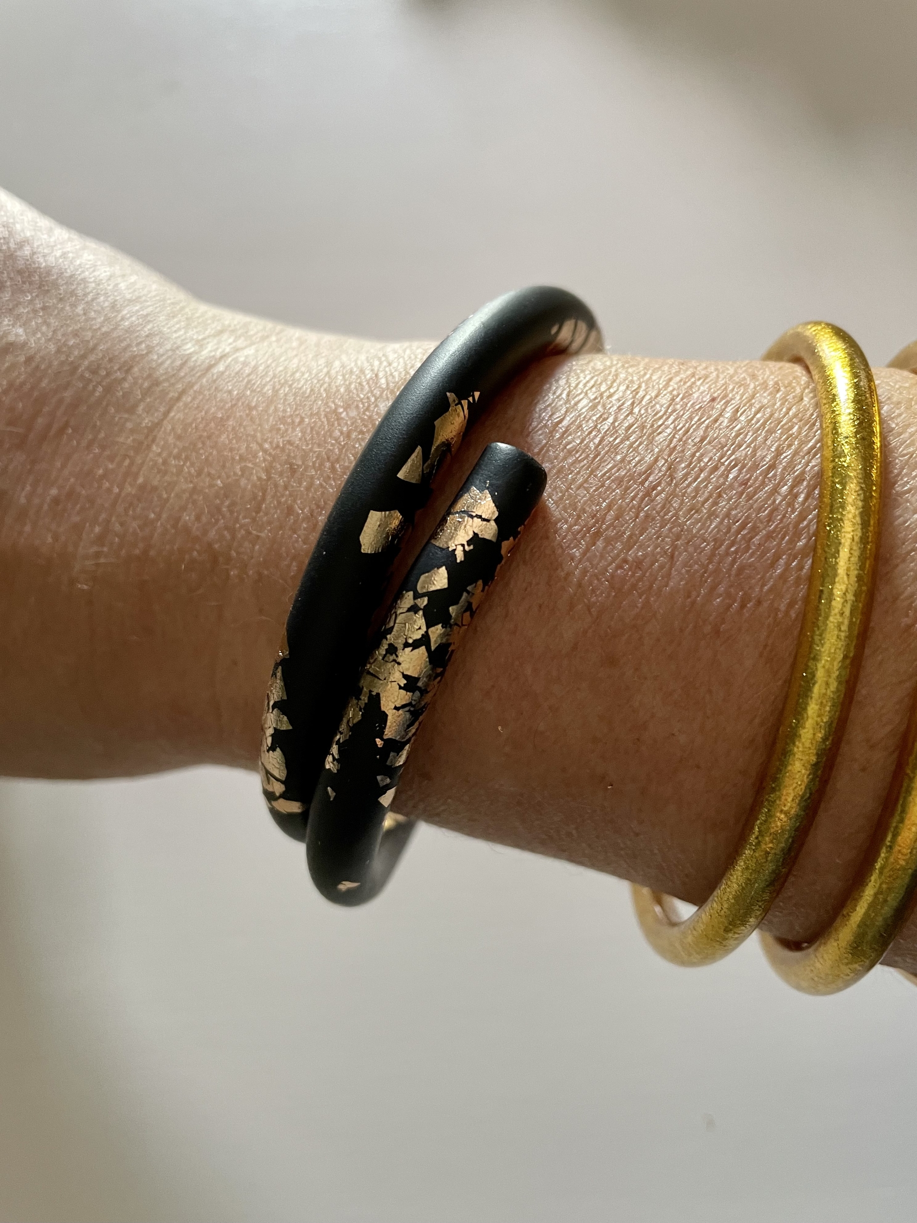 bracelet-jonc-noir-or
