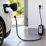 Chargeur Type 1 à poignée blanche utilisé sur une installation domestique