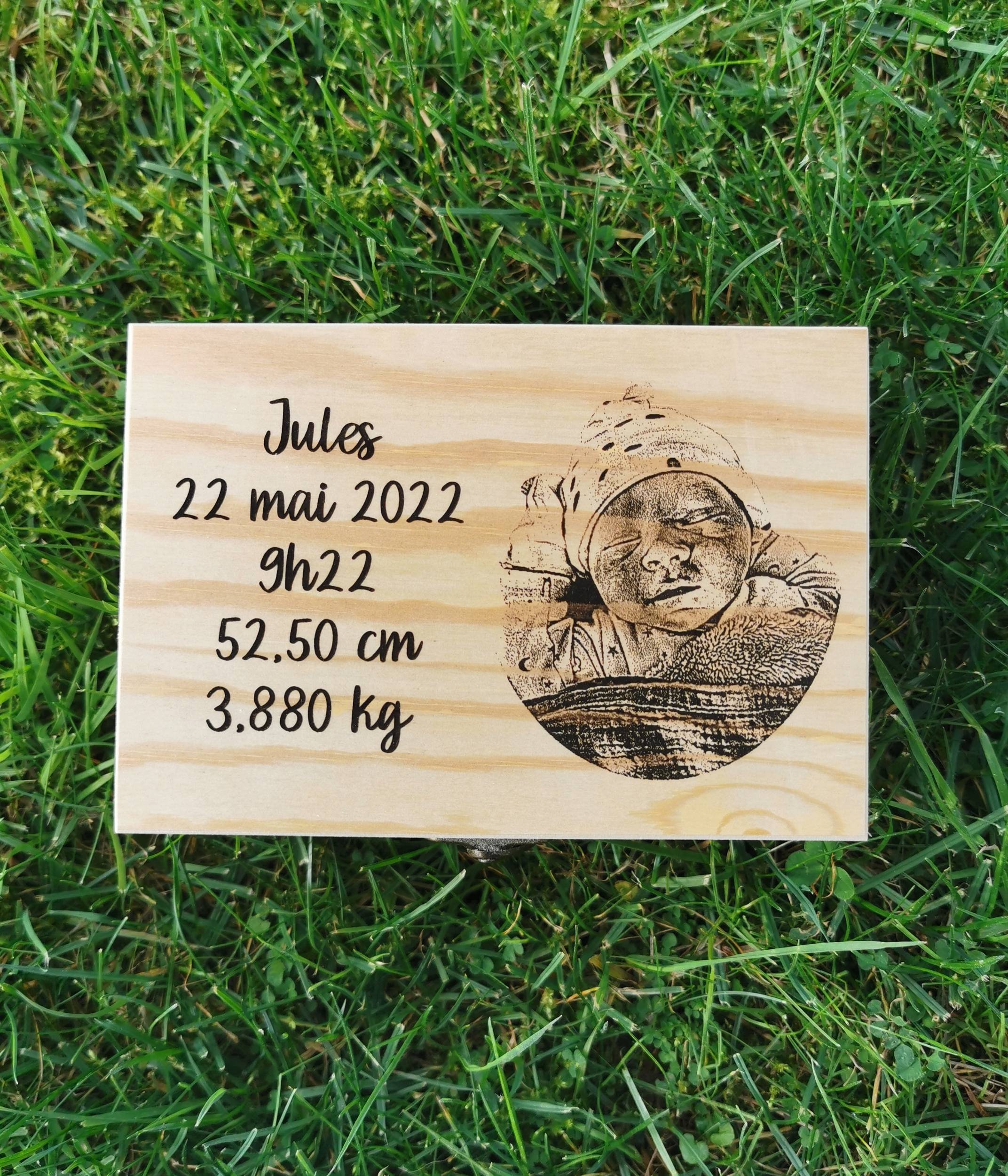 Boîte à souvenirs en bois personnalisée, vue 2