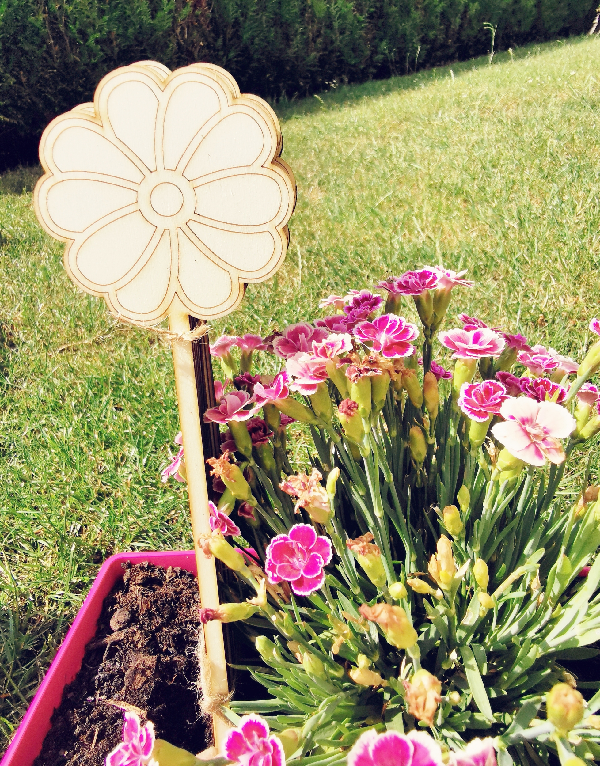 Pic décoratif en bois pour bouquet de fleurs