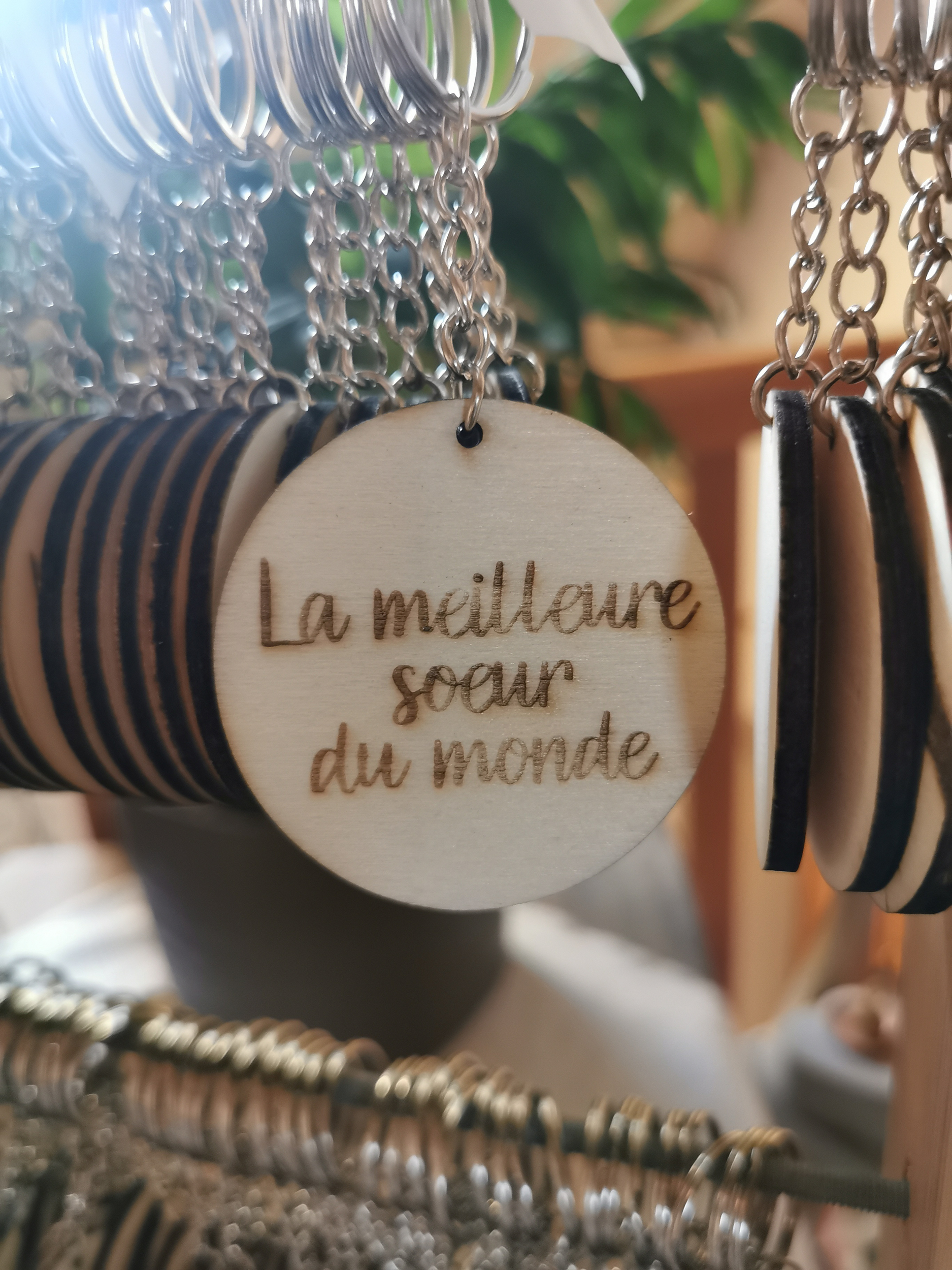 Porte-clés « La meilleure sœur du monde » en bois