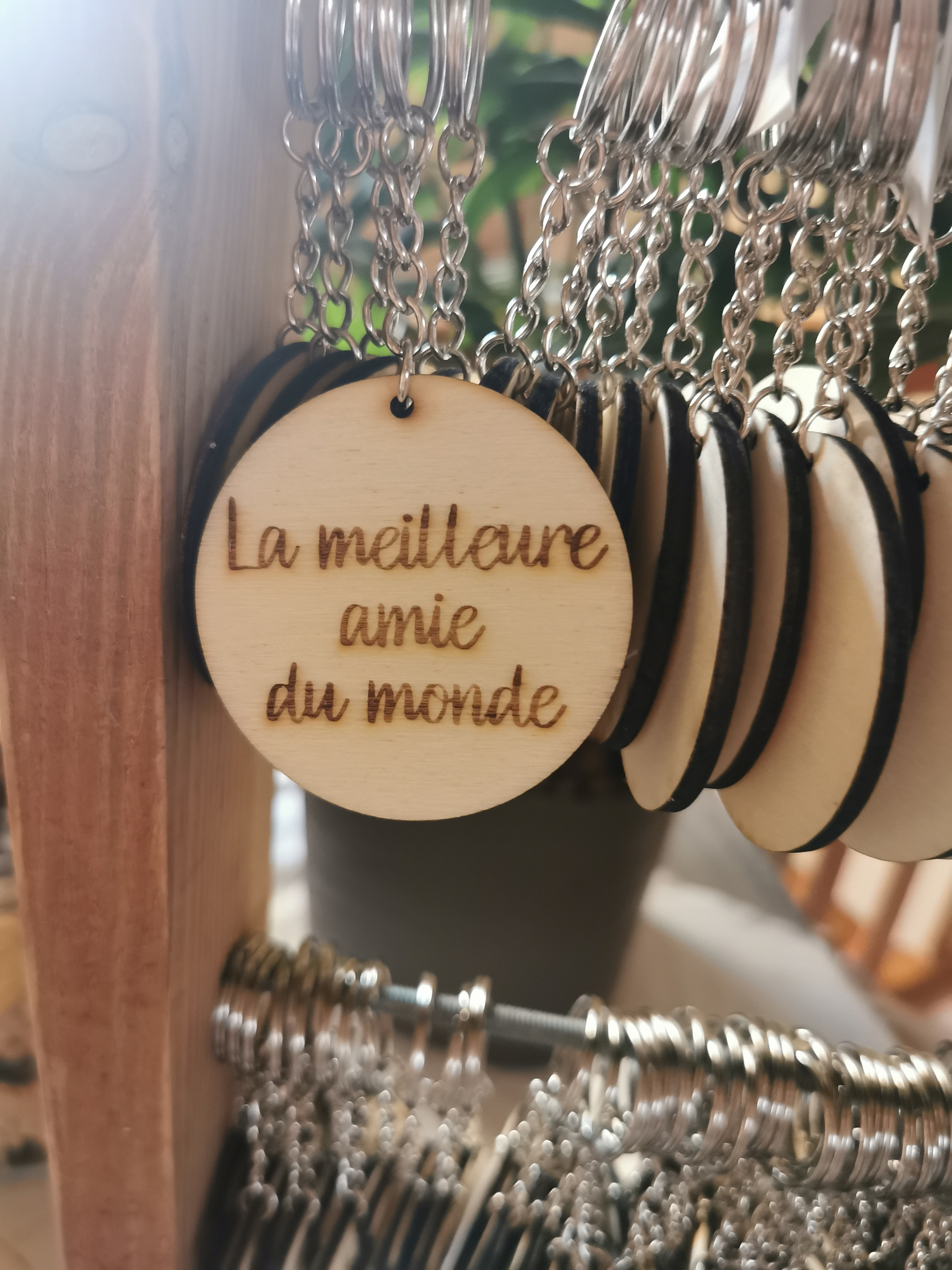 Porte-clés « La meilleure amie du monde » en bois