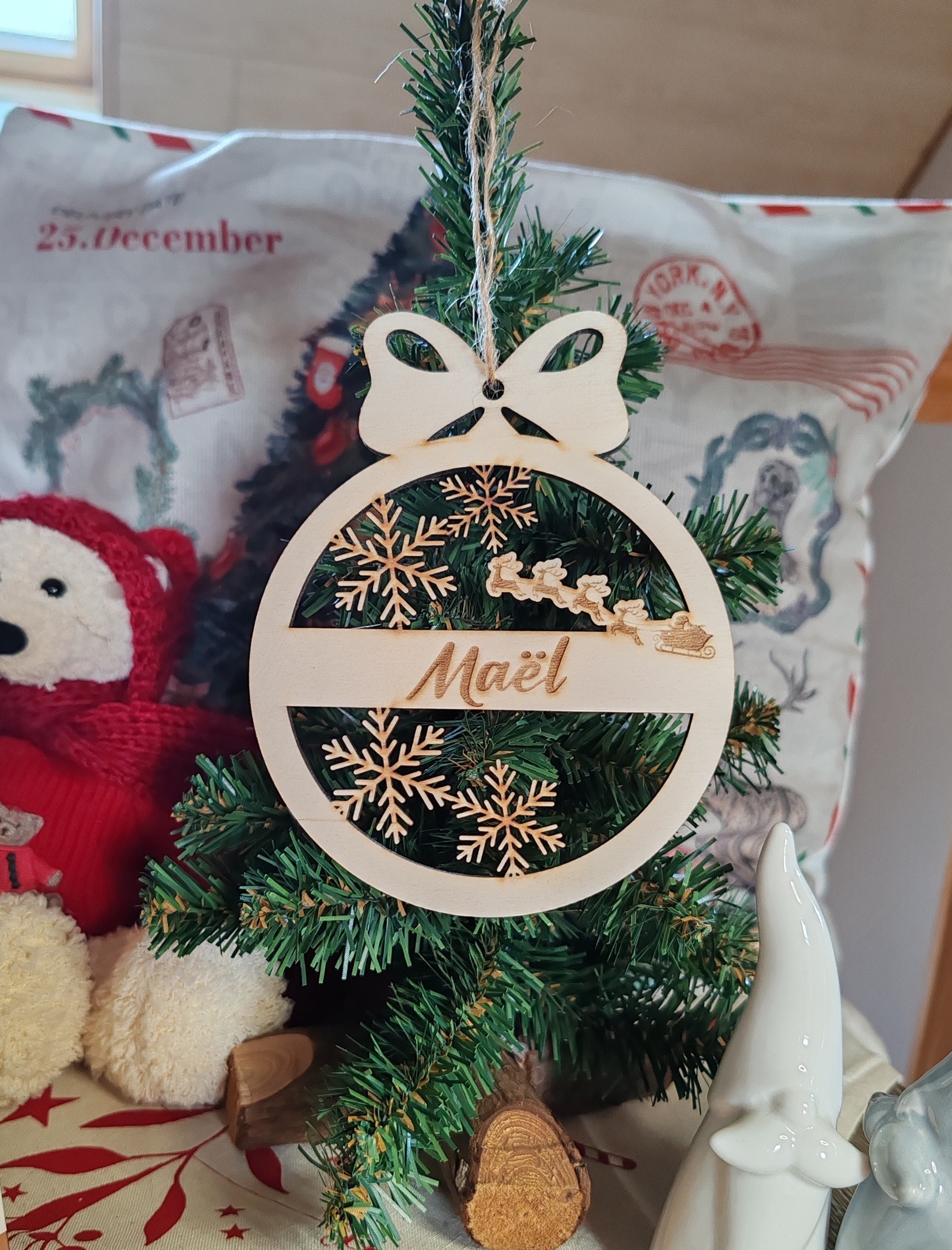Boule de Noël en bois personnalisée