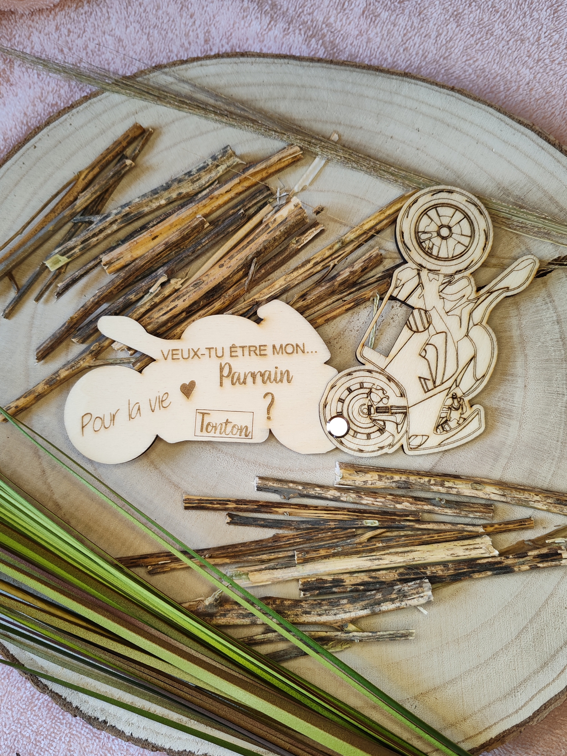 Faire-part de demande de parrain ou marraine en bois, thème moto, vue 5