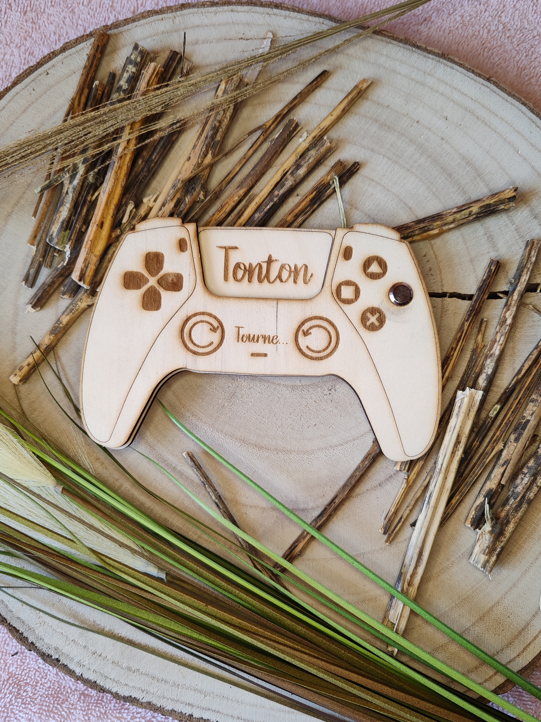 Faire-part de demande de parrain ou marraine en bois, thème manette de jeu, vue 4