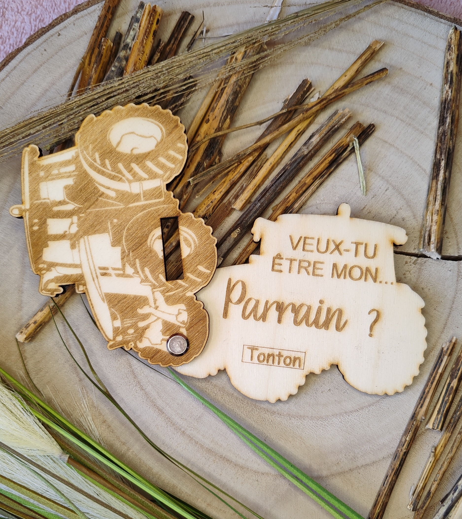 Faire-part de demande de parrain ou marraine en bois, thème tracteur, vue 4