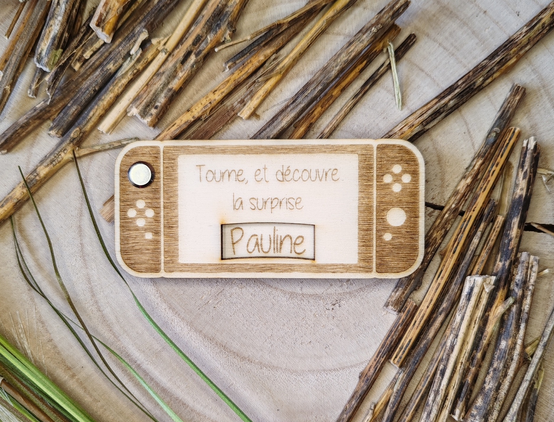 Faire-part de demande de parrain ou marraine en bois, thème console de jeux, vue 4