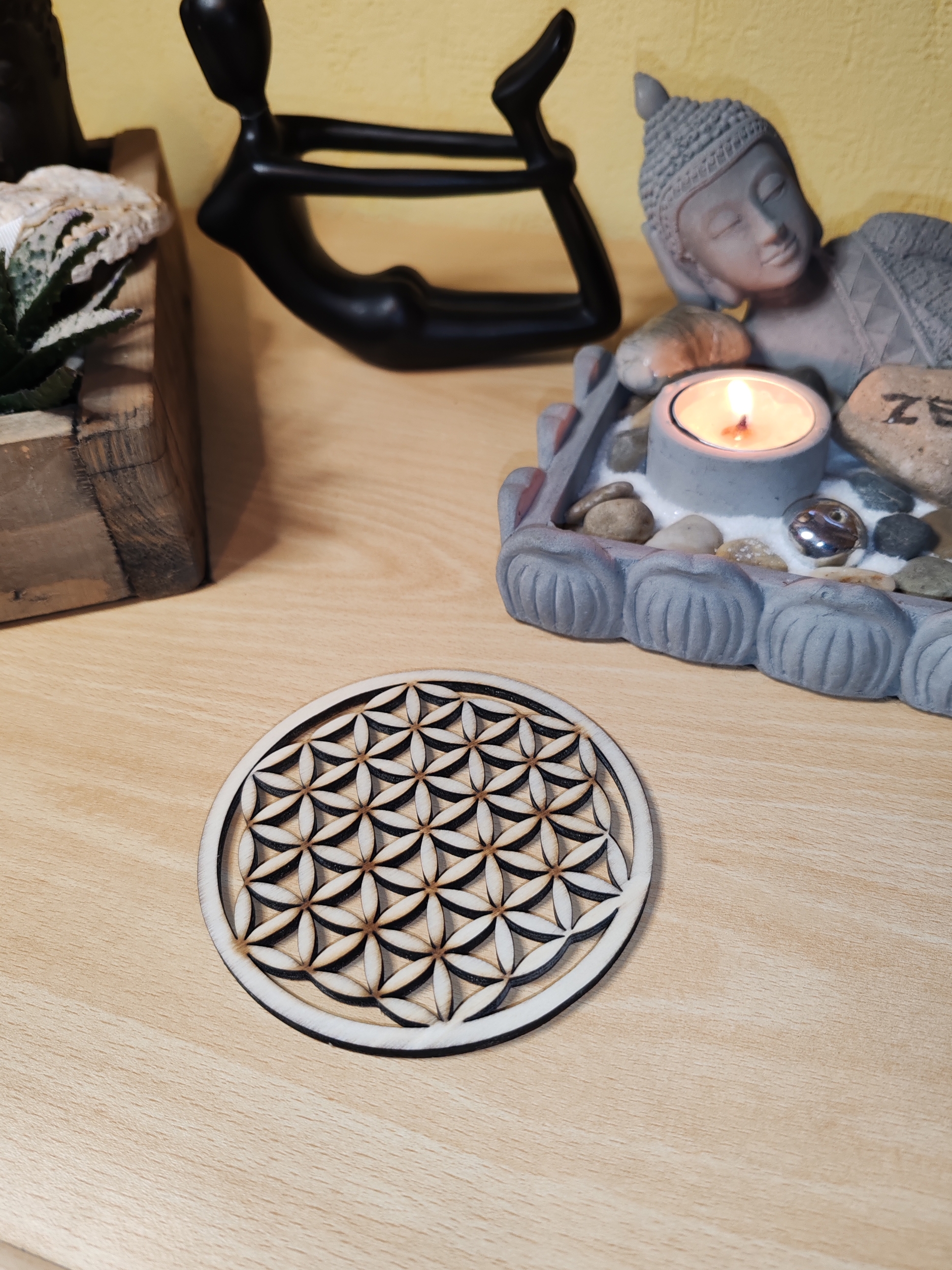 Fleurs de vie en bois pour recharger vos pierres énergétiques, vue 2
