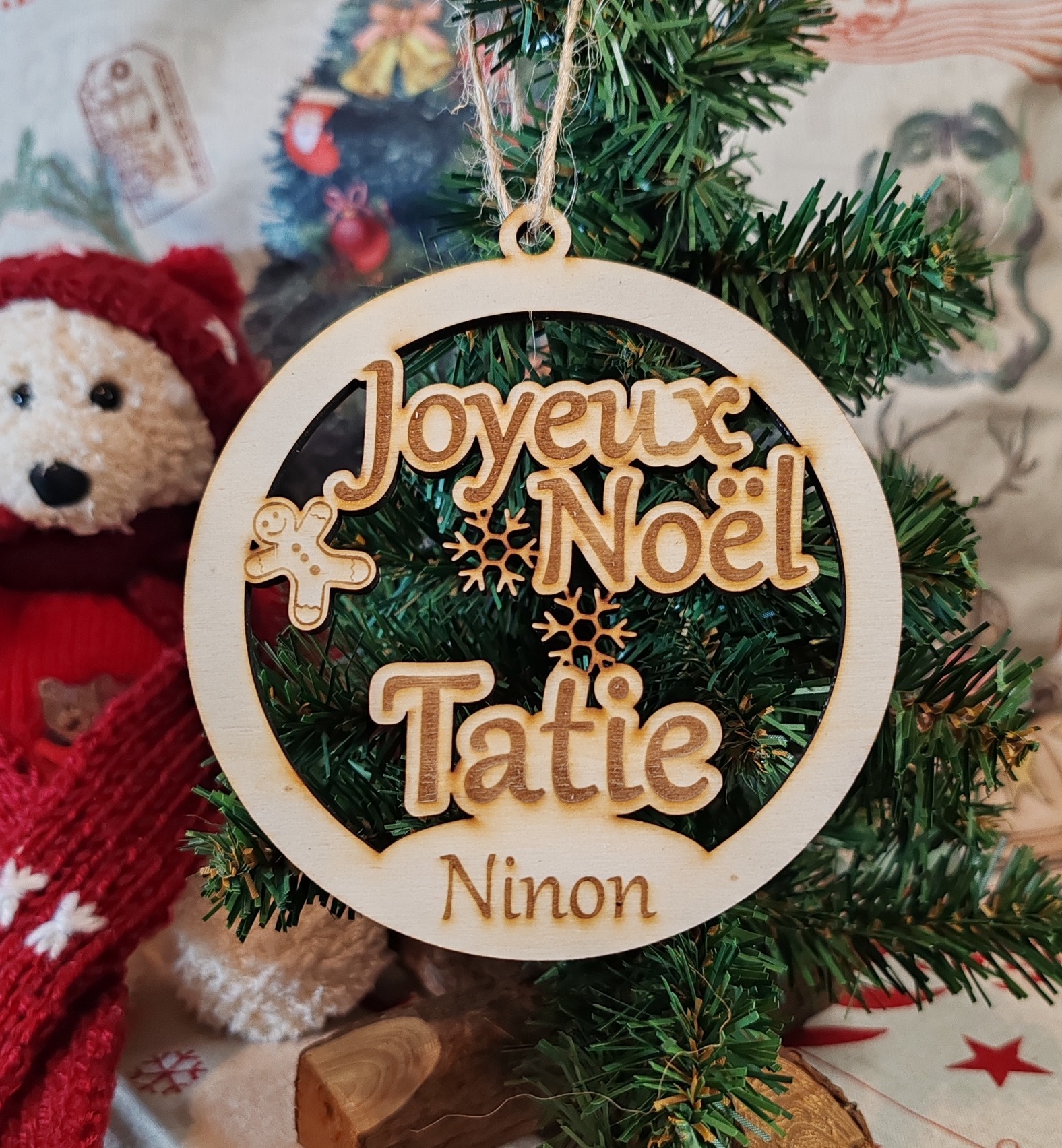 Boule de Noël en bois « Joyeux Noël Tatie » personnalisée