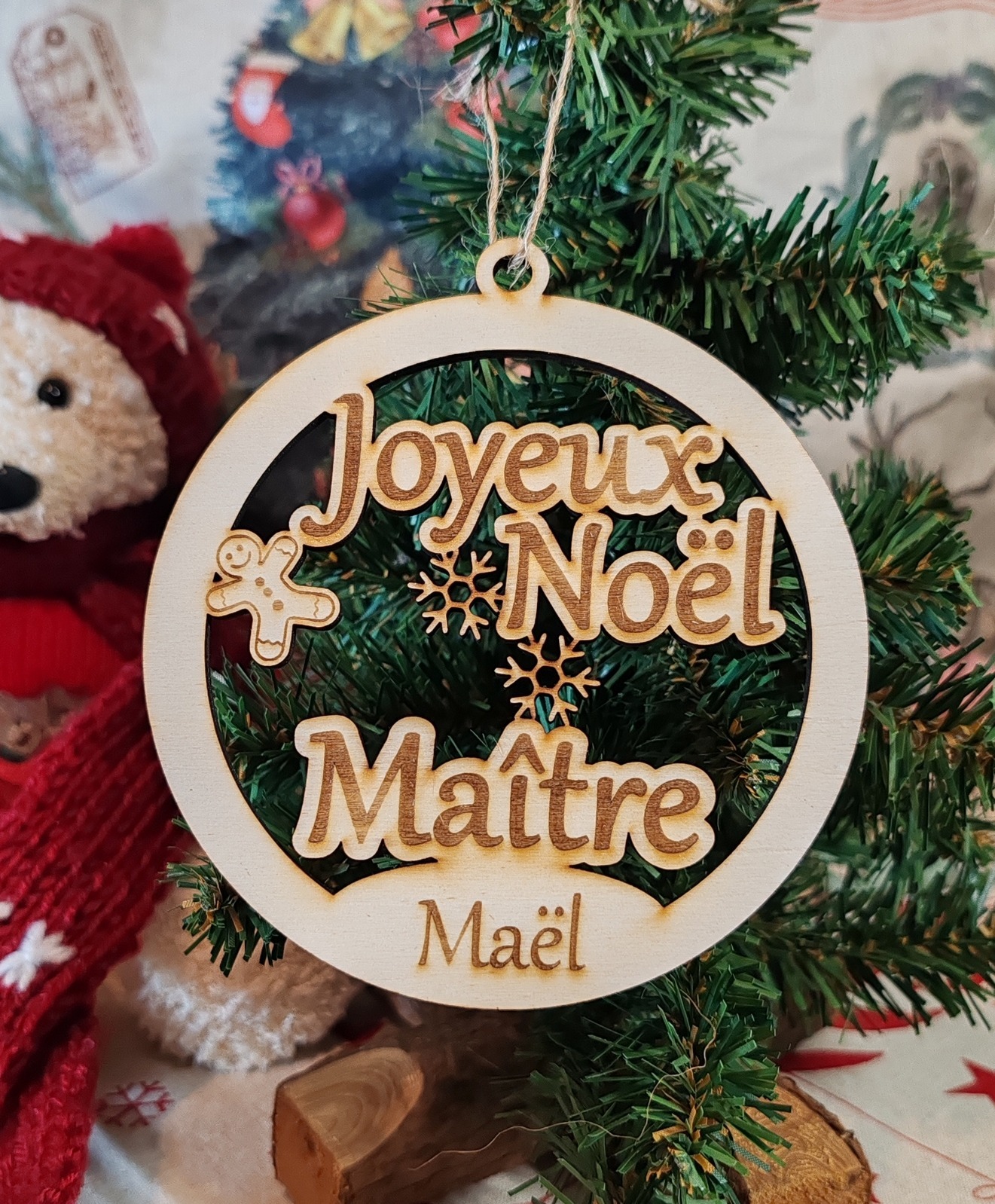 Boule de Noël en bois « Joyeux Noël Maître » personnalisée