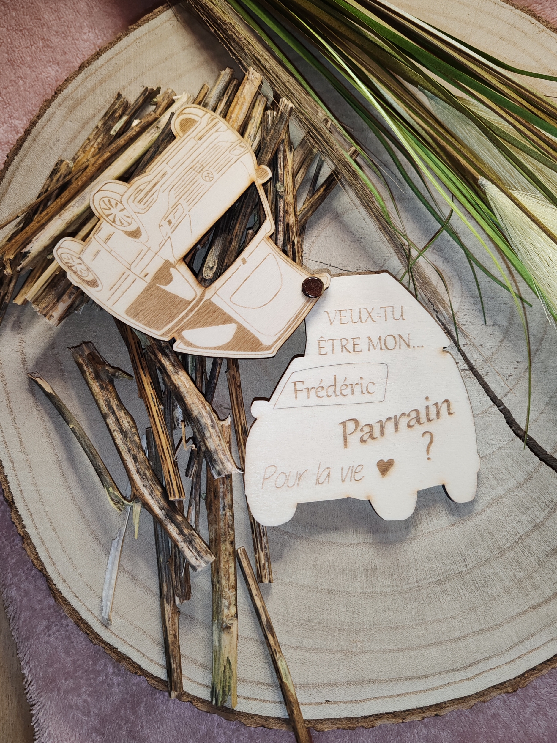 Faire-part de demande de parrain ou marraine en bois, thème van, vue 3